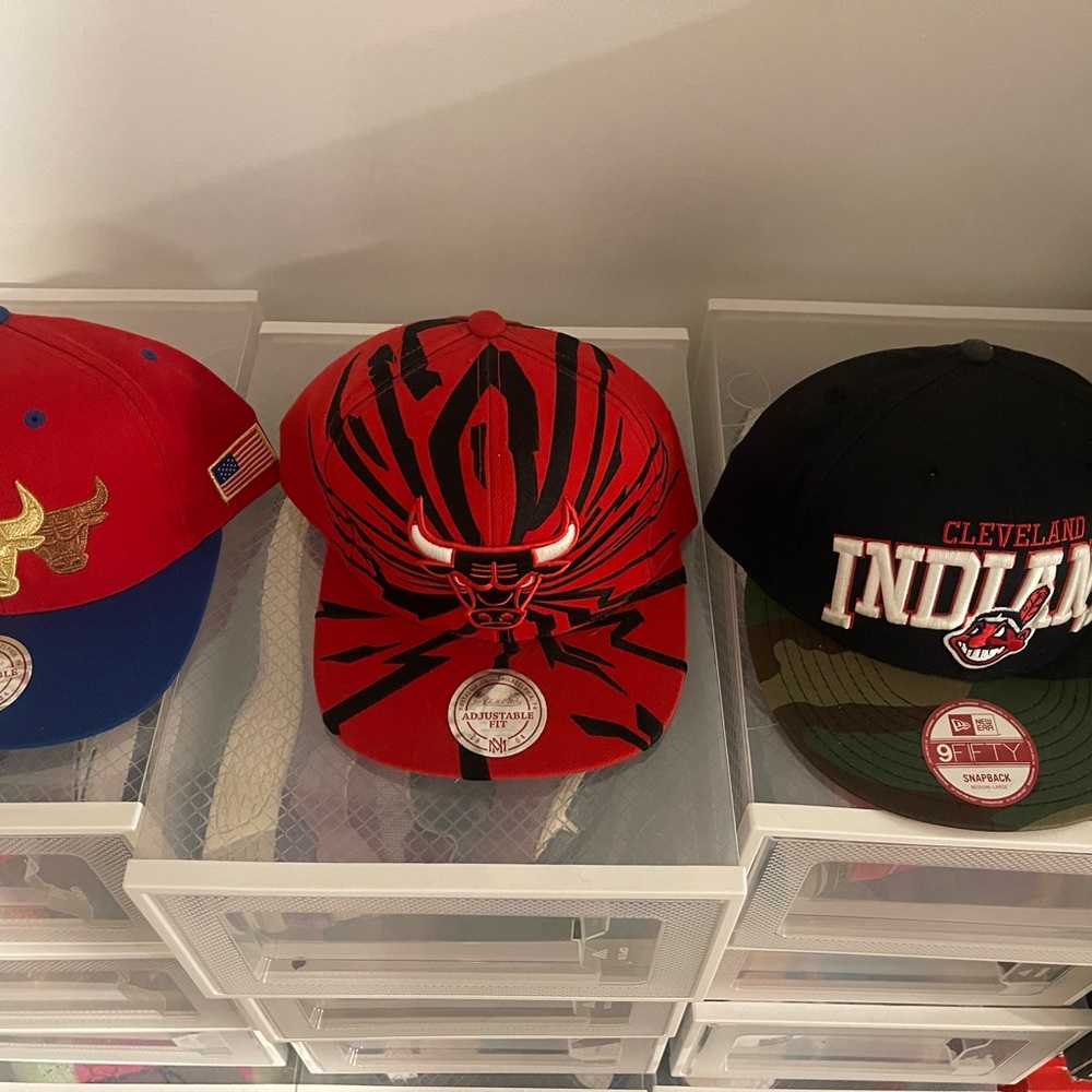 Mitchell & Ness Red and Black Bulls Hat